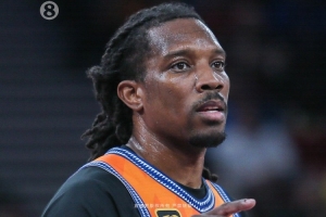 上海官方：取消血布和多威的注册 球队已启动新外援的引进程序