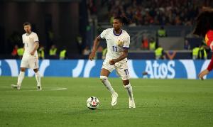 德尚：奥利塞在拜仁和法国表现都很棒，他全能而且能胜任多个位置