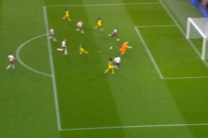 欧冠新军这么猛？圣吉罗斯球员一条龙扩大比分，2-0领先埃因霍温