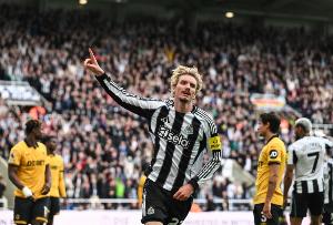 世体：巴萨需警惕纽卡的高空威胁，阿劳霍和克里斯滕森可能首发