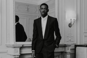 帅气优雅😎登贝莱晒今晚出席金球奖典礼的西装照