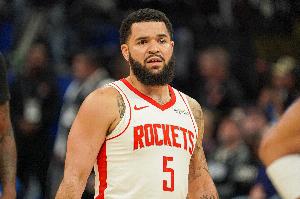 薪资专家：火箭距第一土豪线仅差125万 若不交易无法签自由球员