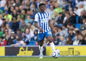 二选一？绿帽哥：巴莱巴家人近日分别拜访了安菲尔德和老特拉福德