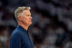 科尔谈季前赛首战对阵湖人：会使用深度轮换 不让任何人过度消耗